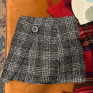H&M Black and White Houndstooth Mini Skirt